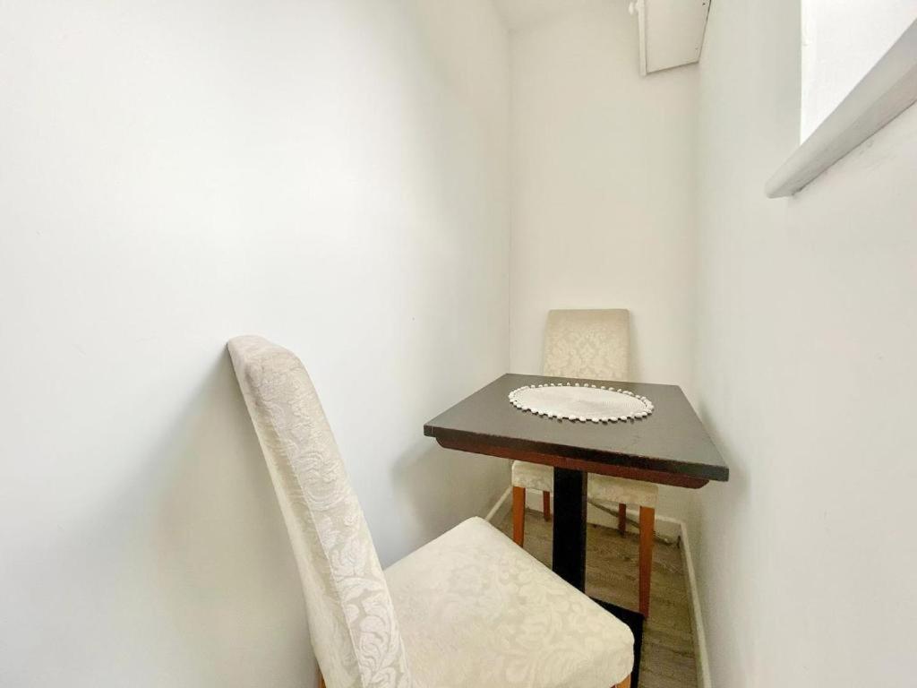 House 1905 - Self Catering Serviced Apartment Tidworth Exterior foto